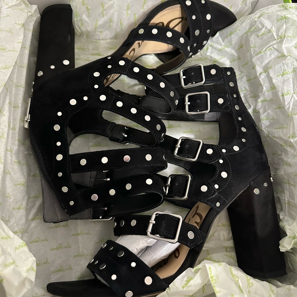Shoes - Picture 6 of 7